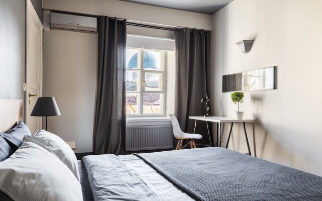 Гостиница Little Italy Apartment 140m2 в Санкт-Петербурге отзывы, цены и фото номеров - забронировать гостиницу Little Italy Apartment 140m2 онлайн Санкт-Петербург вид на фасад