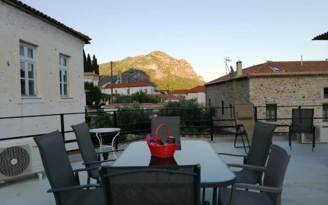 Rodomelo House with Terrace - 4 Bedrooms