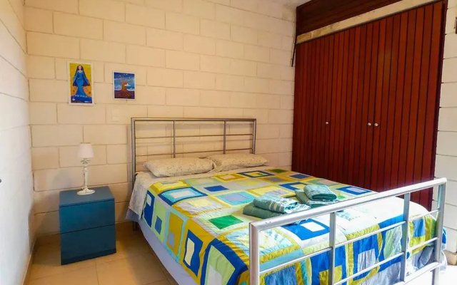 Casa c Wi-fi Jacuzzi e Churrasqueira em Guaec SP