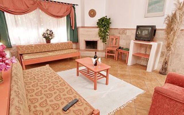 Отель Pine Bay Кипр, Гирне - отзывы, цены и фото номеров - забронировать отель Pine Bay онлайн комната для гостей