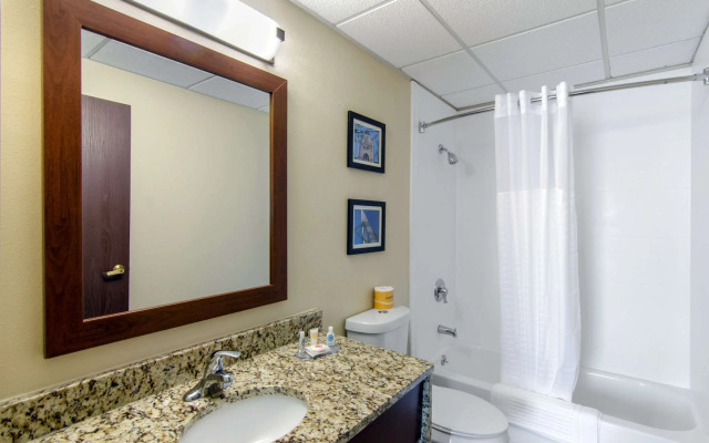 Comfort Inn & Suites Wichita Northeast