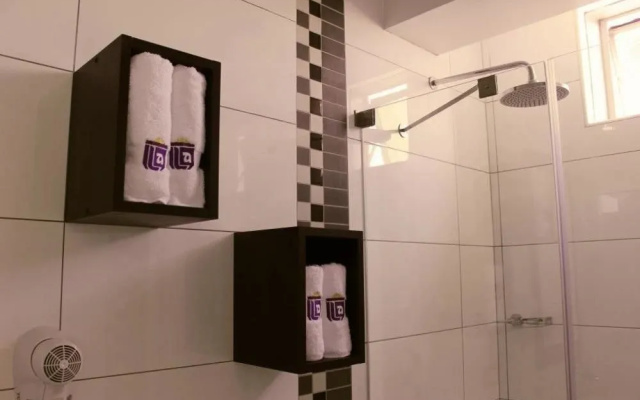 Laurents Deluxe Hotel