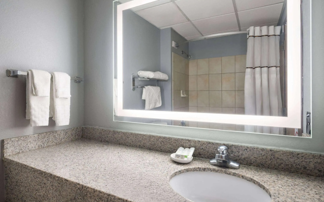 AmericInn by Wyndham Woodstock IL