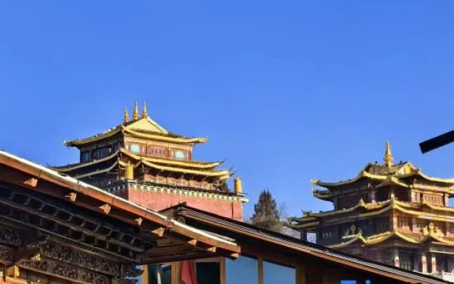 Paradise | Manju Fuyou · Log Warm House (Dukezong Ancient City Branch)
