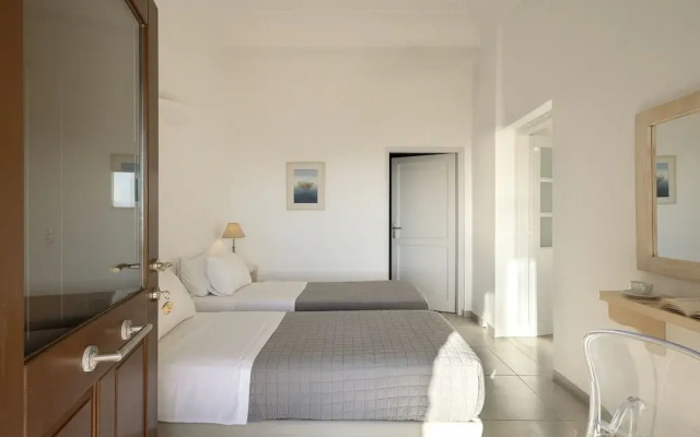 Villa - Sleeps 5 - Private Heated Pool-parking