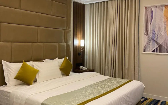 Diamond Corners Circular Hotel