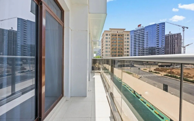 Calm Balcony Apartment with Pool Access