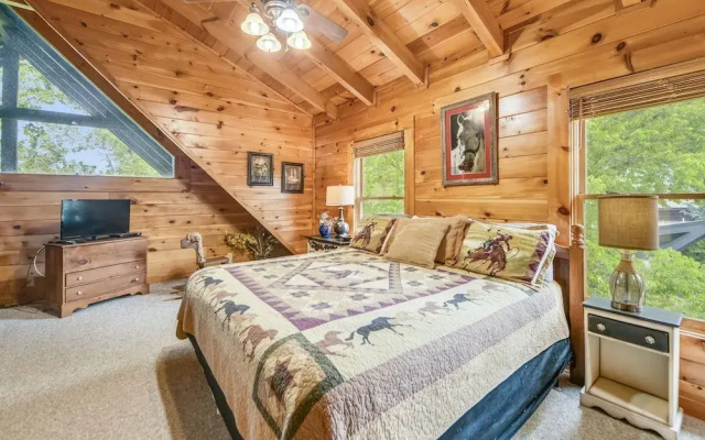 Horsin' Around 3 Bedroom Cabin by Redawning