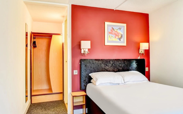 OYO The Hotel Rafiya, Redditch