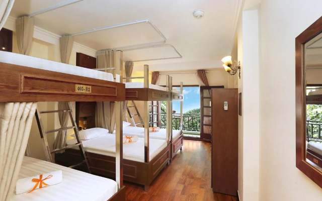 Hanoi House Hotel & Travel