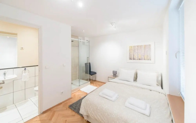 Venus Apartments - Loft Room Cosy II