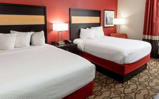 La Quinta Inn & Suites by Wyndham Starkville at MSU