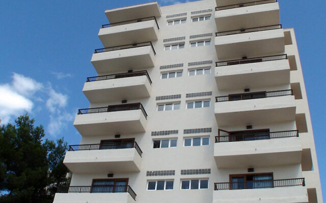 Отель Alua Hawaii Ibiza Испания, Сан-Антони-де-Портмань - отзывы, цены и фото номеров - забронировать отель Alua Hawaii Ibiza онлайн вид на фасад