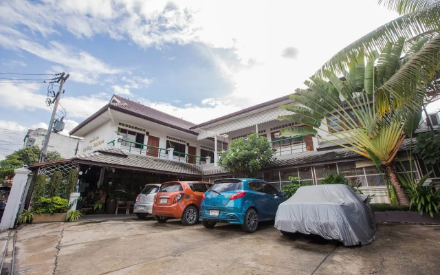 ZEN Rooms Sripoom Soi 1