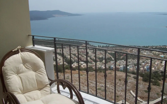 Captivating 4-bed Villa in for Affordable Prices