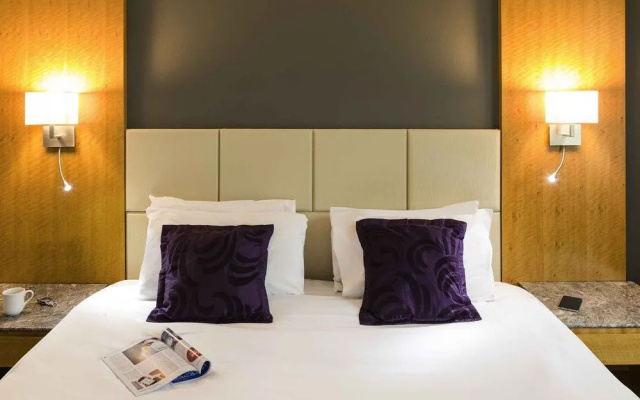 HILTON