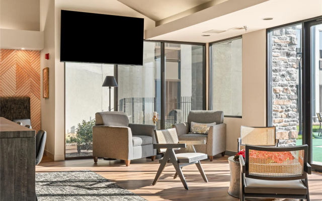 Best Western Courtview Hotel
