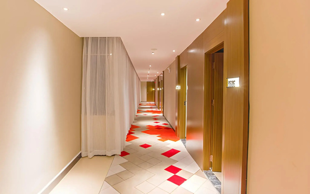 Borrman Hotel (Hezhou Lingfeng Plaza)