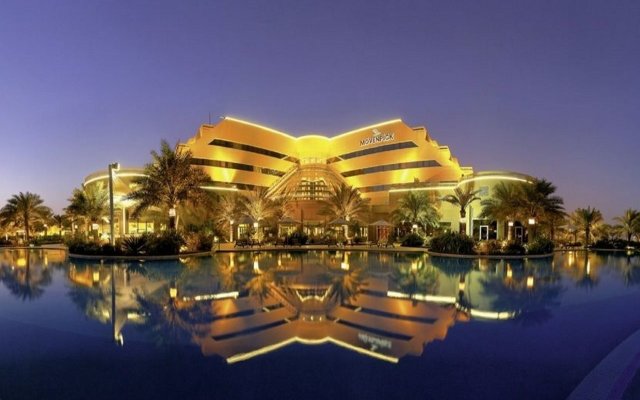 Mövenpick Hotel Bahrain in Muharraq, Bahrain from 236$, photos, reviews - zenhotels.com hotel front
