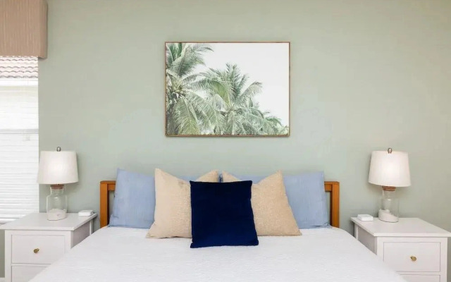 The Cozy Palm
