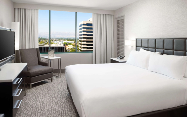 Hilton Woodland Hills / Los Angeles
