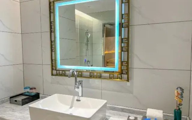 Fengshan Fenghuang International Grand Hotel