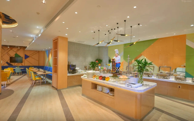 Отель Holiday Inn Express SHANGHAI ZHENPING by IHG
