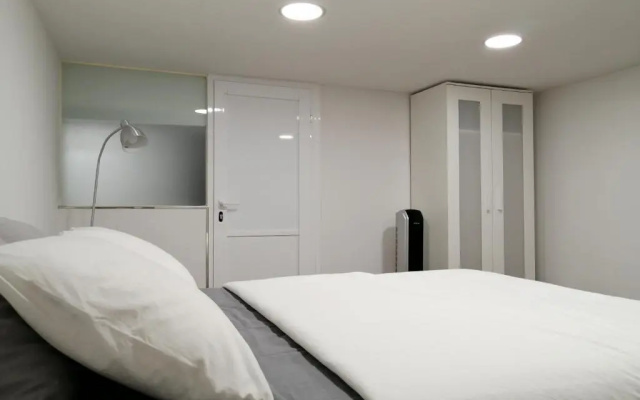 BIOMA Modern & Minimalist Apartment