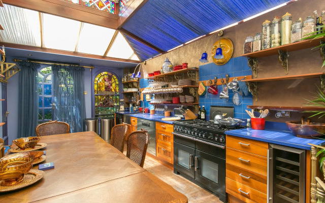 Veeve  2 Bed Maisonette Brook Green West Kensington