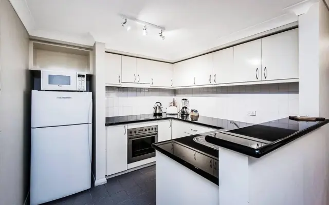 Two bedroom Apt next to Perth CBD with Parking.