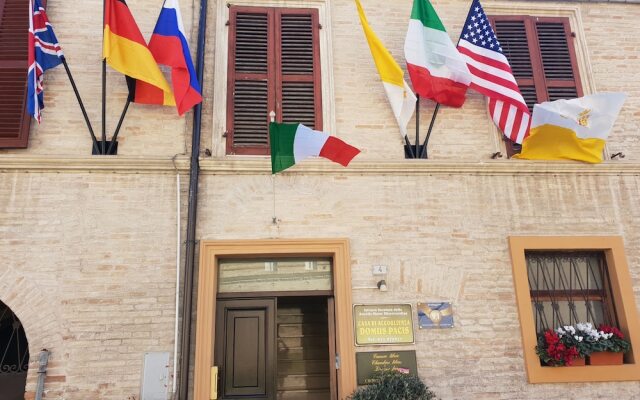 Отель Domus Pacis Loreto - Casa per ferie Италия, Лорето - отзывы, цены и фото номеров - забронировать отель Domus Pacis Loreto - Casa per ferie онлайн вид на фасад
