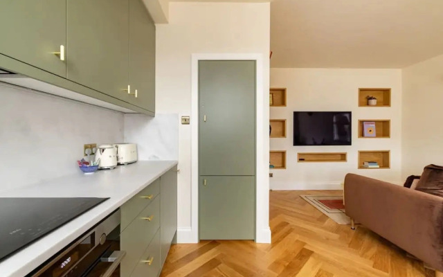 The Queensway 1 Bedroom Apartment