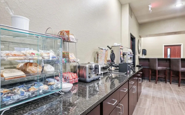 Cobblestone Hotel & Suites - Mosinee