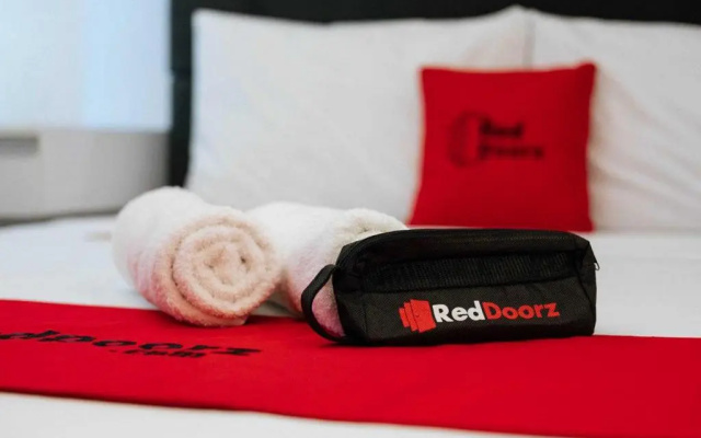 RedDoorz Syariah Near RS Awal Bros Batam