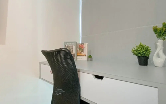 Warm Studio At Tifolia Apartment
