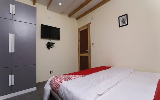 OYO 40939 White House Bnb