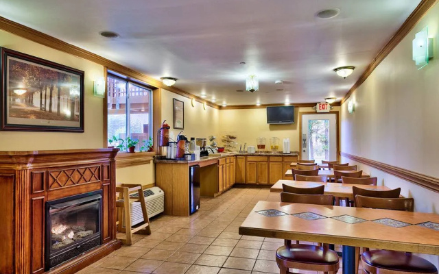 Casco Bay Hotel Portland Airport - Maine Mall, an Ascend Collection Hotel