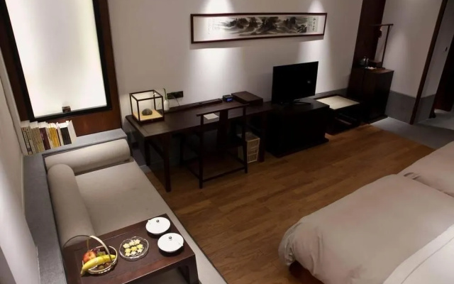 Ruyi Ge Putongshan International Buddhism Culture Communication Center