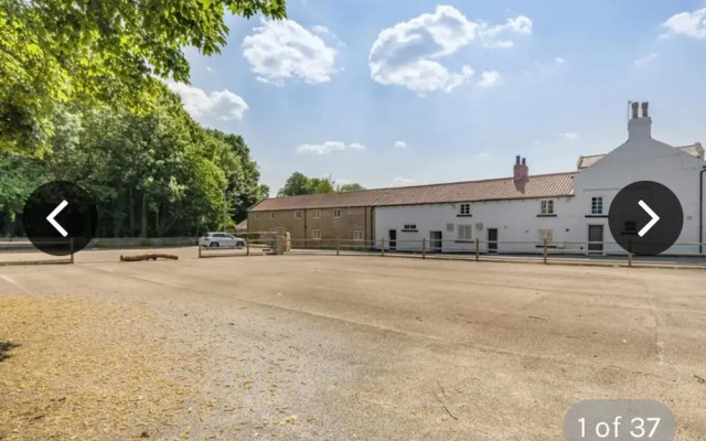 Ivy House, 6-beds, Sleeps 19 With Hot Tub
