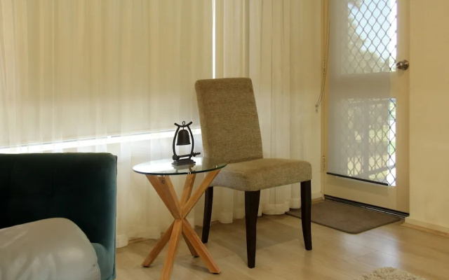 Adelaide Cbd Apartment - 3Br, 2Bath & Carpark