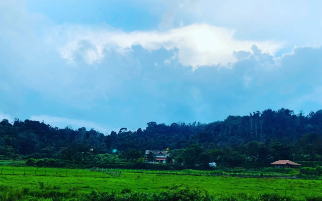 Mountain side retreat Near Tadiyandamol Hills