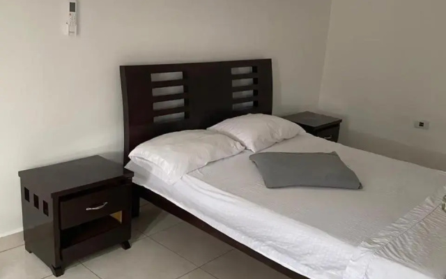 Hermoso apartamento con piscina y ascensor.