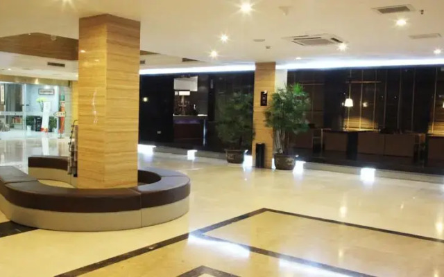 Zhongrui Huayi Hotel-Business Building