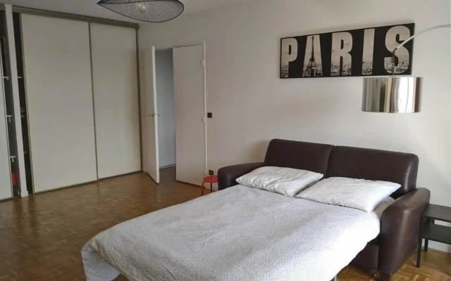 4 Min Walk To Metro, 60m², Renovated, la Defense