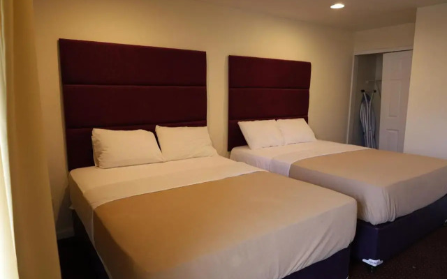 The Warwick Motel and Suites