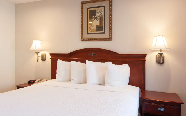 Studio City Court Yard Hotel