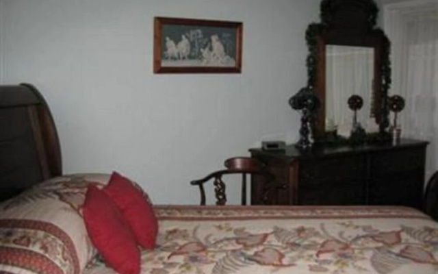 Tuggles' Folly Bed and Breakfast