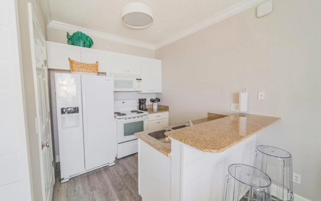 Twin Palms 1703