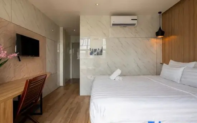 Lá Hotel Q10