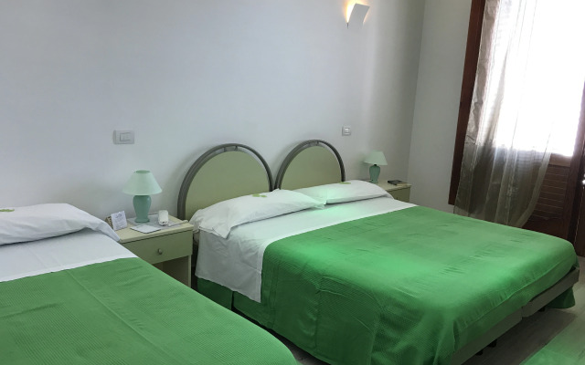 Hotel Holiday